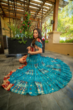 Load image into Gallery viewer, Royal Divinity Bollywood Set