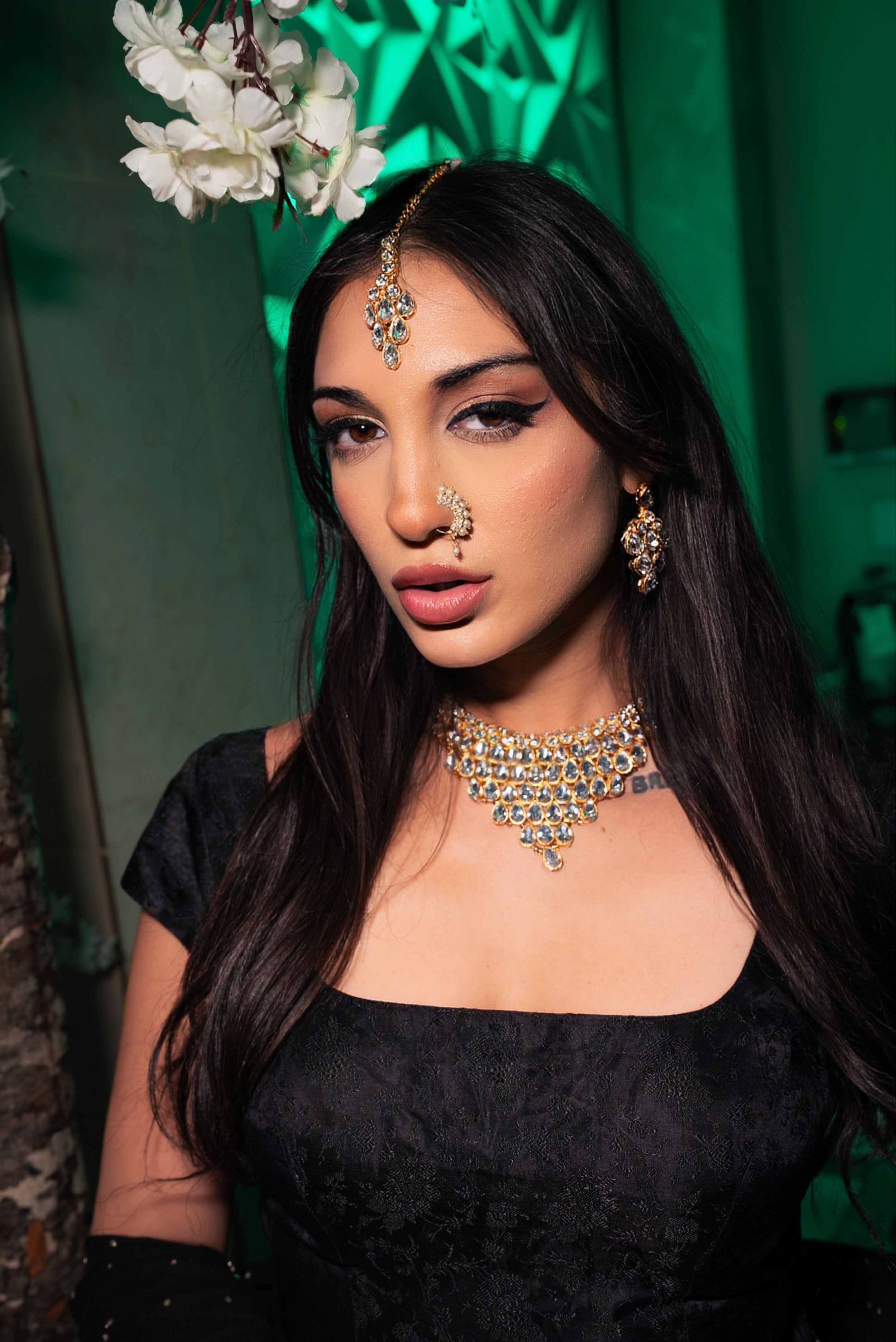 Golden Teardrop Necklace Set