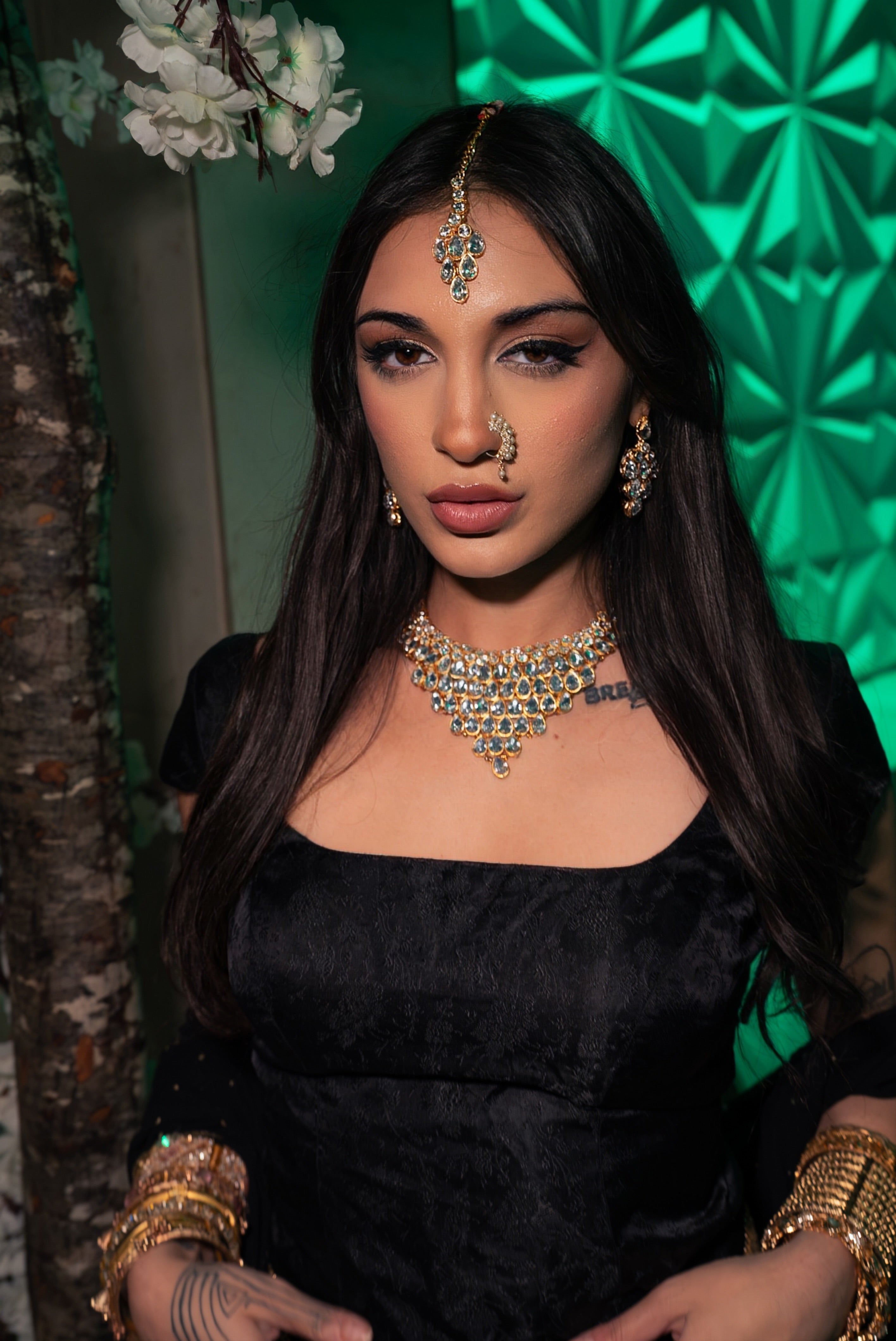 Golden Teardrop Necklace Set
