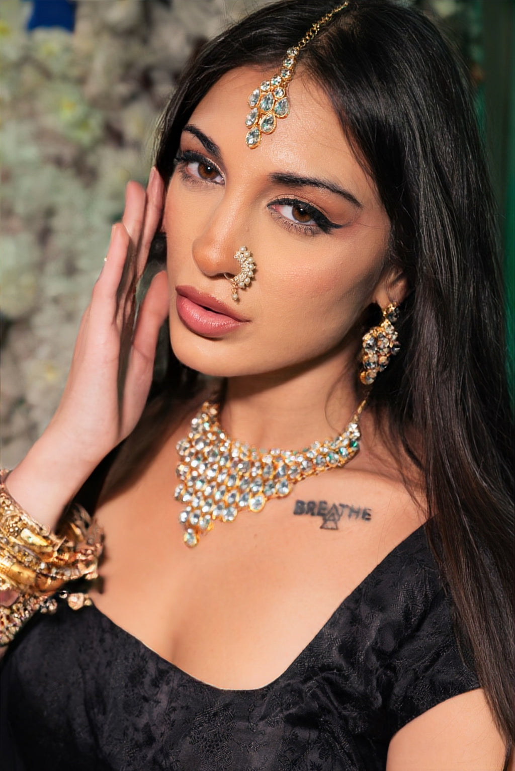 Golden Teardrop Necklace Set