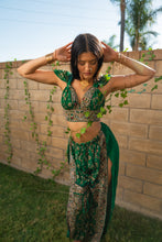 Load image into Gallery viewer, Poison Ivy Jasmine Set
