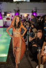 Load image into Gallery viewer, Gold Flowers Gaia Jasmine Set
