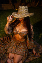 Load image into Gallery viewer, Gold Diamonds Magic Cowboy Hat
