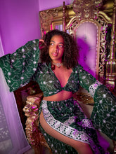 Load image into Gallery viewer, Emerald Diamonds Jasmine Set
