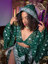 Load image into Gallery viewer, Emerald Diamonds Jasmine Set
