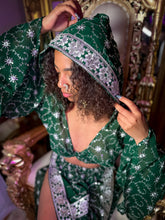 Load image into Gallery viewer, Emerald Diamonds Jasmine Set
