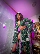Load image into Gallery viewer, Emerald Diamonds Jasmine Set
