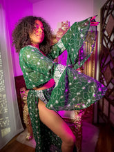 Load image into Gallery viewer, Emerald Diamonds Jasmine Set
