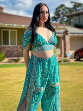 Load image into Gallery viewer, Diamond Diva Jasmine Set
