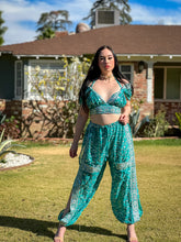 Load image into Gallery viewer, Diamond Diva Jasmine Set
