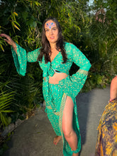 Load image into Gallery viewer, Golden Turquoise Jasmine Set
