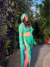 Load image into Gallery viewer, Golden Turquoise Jasmine Set
