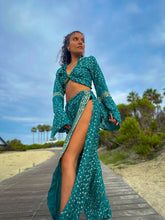 Load image into Gallery viewer, Diamond Dahlia Jasmine Set
