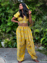 Load image into Gallery viewer, Yellow Submarine Jasmine Set (NO SLITS)
