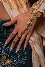 Load image into Gallery viewer, Third Eye Drip Hand Chain
