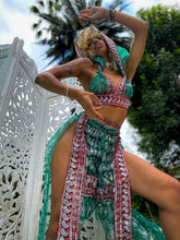 Load image into Gallery viewer, Emerald Diamonds Jasmine Set
