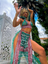 Load image into Gallery viewer, Emerald Diamonds Jasmine Set
