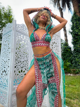 Load image into Gallery viewer, Emerald Diamonds Jasmine Set
