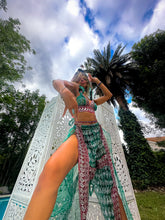 Load image into Gallery viewer, Emerald Diamonds Jasmine Set
