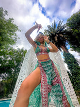 Load image into Gallery viewer, Emerald Diamonds Jasmine Set
