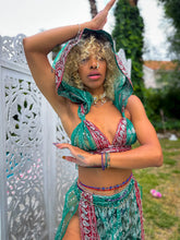 Load image into Gallery viewer, Emerald Diamonds Jasmine Set
