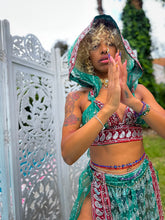 Load image into Gallery viewer, Emerald Diamonds Jasmine Set
