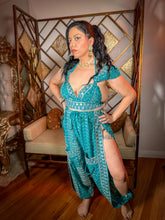 Load image into Gallery viewer, Turquoise Crystal Jasmine Set
