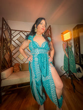 Load image into Gallery viewer, Turquoise Crystal Jasmine Set
