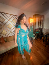 Load image into Gallery viewer, Turquoise Crystal Jasmine Set
