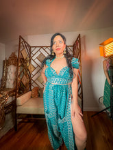 Load image into Gallery viewer, Turquoise Crystal Jasmine Set
