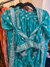 Load image into Gallery viewer, Diamonds Skies Jasmine Set
