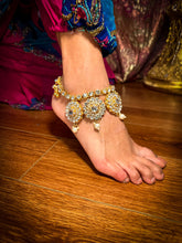 Load image into Gallery viewer, Diamond Lotus Anklet
