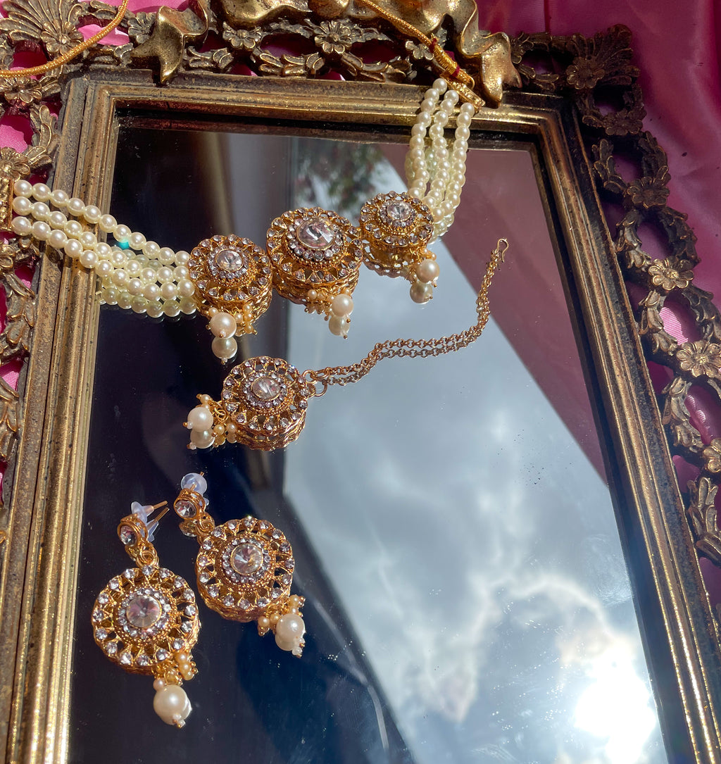 The 4 piece Diya Pearl Maharani Necklace Set