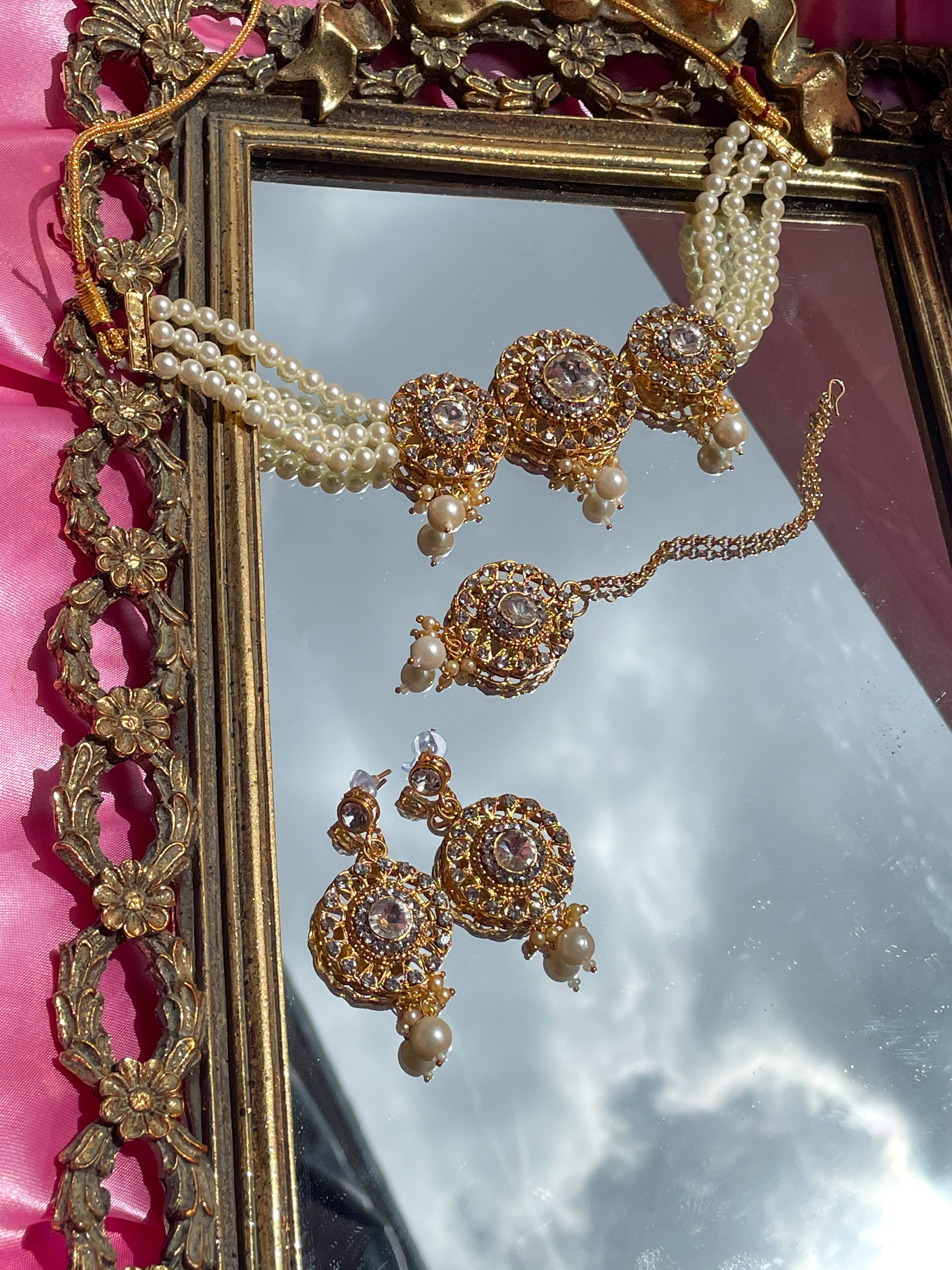 The 4 piece Diya Pearl Maharani Necklace Set